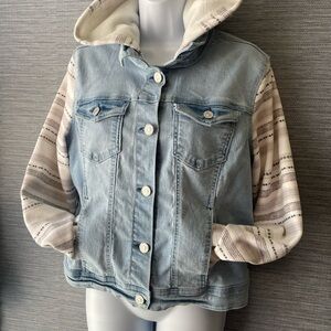 Casual Denim Jacket with Striped Sleeves